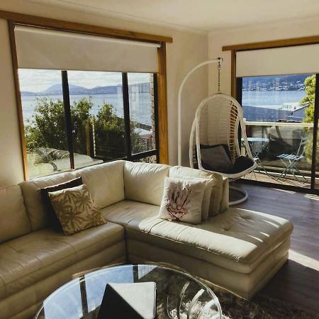 Spacious Modern Home Outstanding Views Sleeps 9 Hobart Exteriör bild