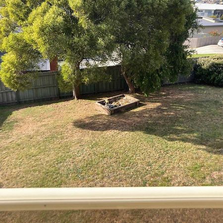 Spacious Modern Home Outstanding Views Sleeps 9 Hobart Exteriör bild