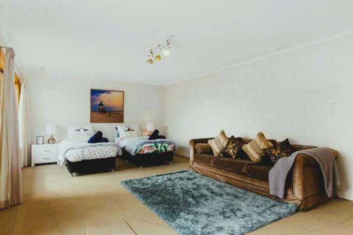 Spacious Modern Home Outstanding Views Sleeps 9 Hobart Exteriör bild