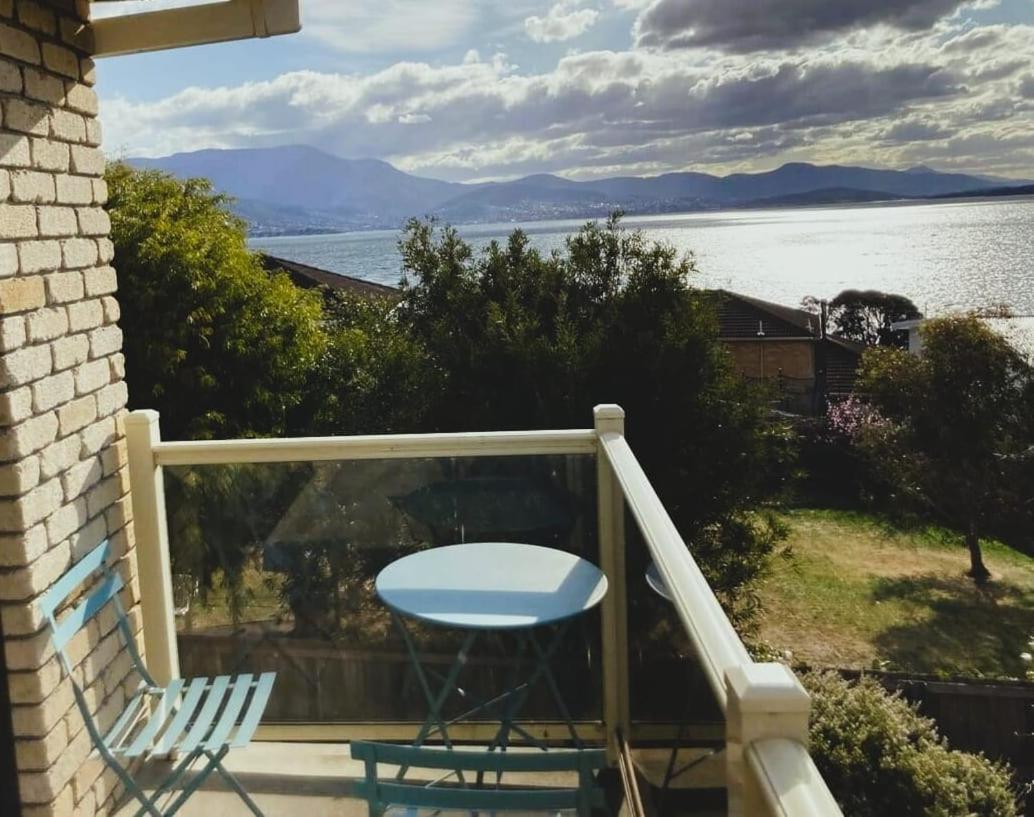 Spacious Modern Home Outstanding Views Sleeps 9 Hobart Exteriör bild